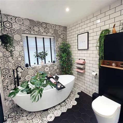 Combination Bathroom Tile Ideas - 13 imaginative ways to mix and match ...