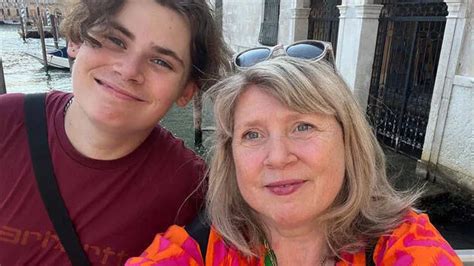 'Motherboard', a film about mother and son's twenty years of life ...