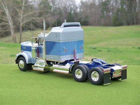 Kenworth W900 -- Plastic Model Truck Kit -- 1/25 Scale -- #851507 pictures by robby359 ( East ...