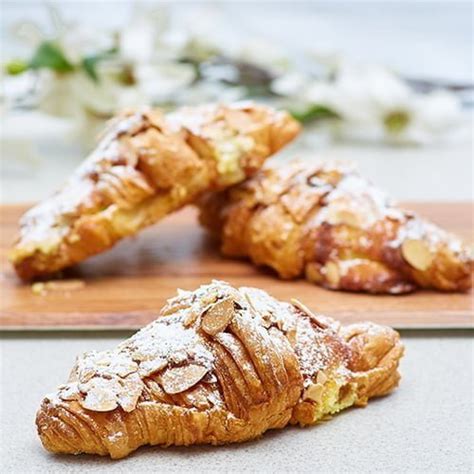 L'Opéra Salon de Thé | Almond Croissant – Mérci Dehradun
