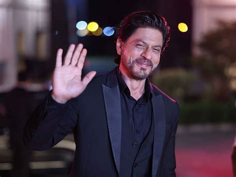 Check Shah Rukh Khan's hilarious response to fan who asked him to ...