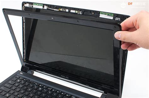 笔记本电脑的显示屏坏了换一个屏要多少钱