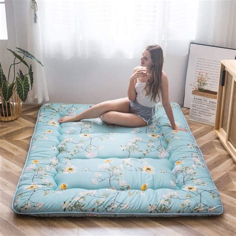 Amazon.com: MAXYOYO Rustic Floral Korean Floor Mattress, Foldable Bed ...