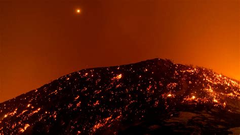 Thousands forced to evacuate in Los Angeles amid raging wildfire as 7 ...