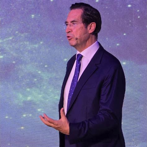 "Hay seres humanos que no solo iluminan el conocimiento, sino que ...