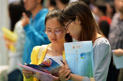 高校毕业生应聘忙毕业生人数达727万（组图） _温州财经网_温州网