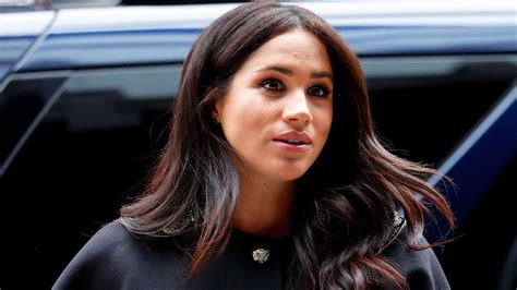 Pictures: Meghan Markle In A Saree On A Secret India Visit | VOGUE ...