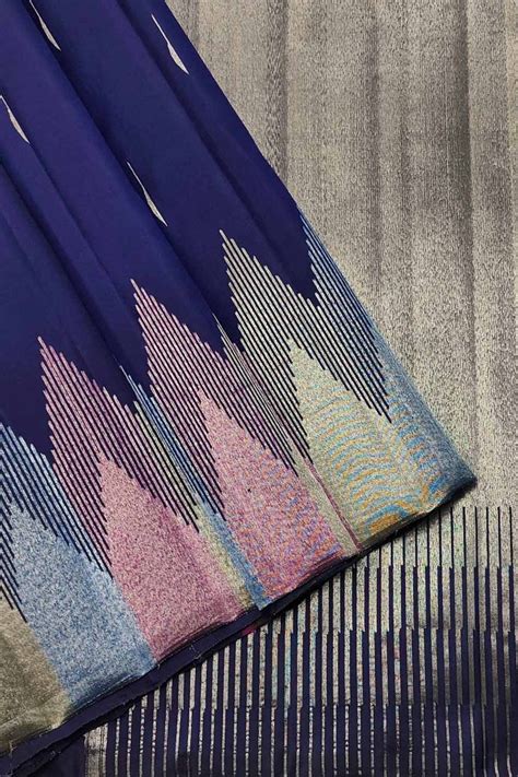 Buy Handcrafted Kanjivaram Sarees at Luxurion World