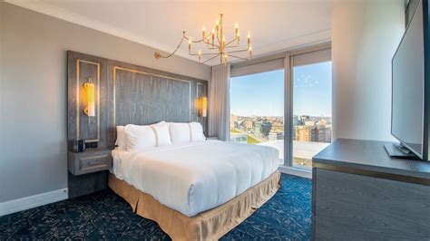Executive Suite, 1 King Bed, 1 Sofa Bed (Double) | Halifax Hotel Rooms ...