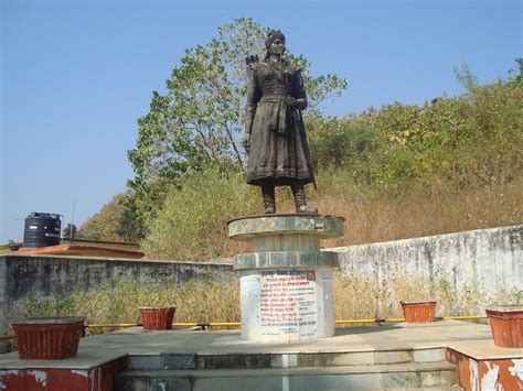 https://www.trawell.in/admin/images/upload/4333085Jabalpur_Rani_Durgavati_Museum_Main.jpg