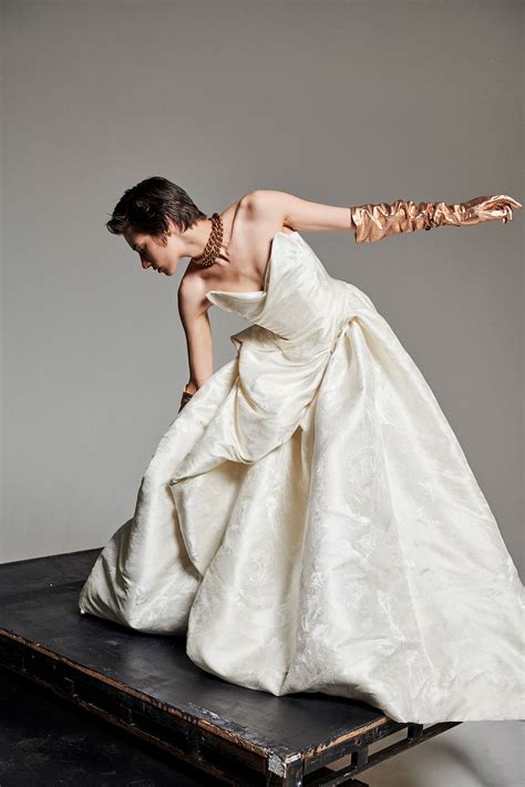 Vivienne westwood wedding dress collection | Beachweddingtips.com