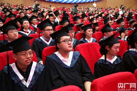 南昌大学第二批拥有中英双学位本科生圆满毕业__中国青年网