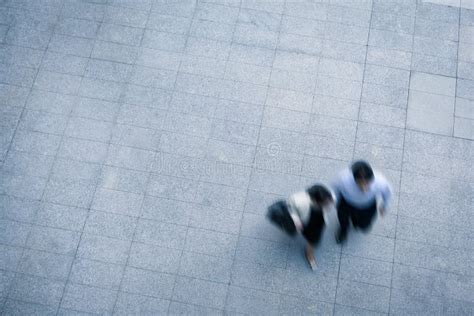 Business People Walking High View 的图像结果