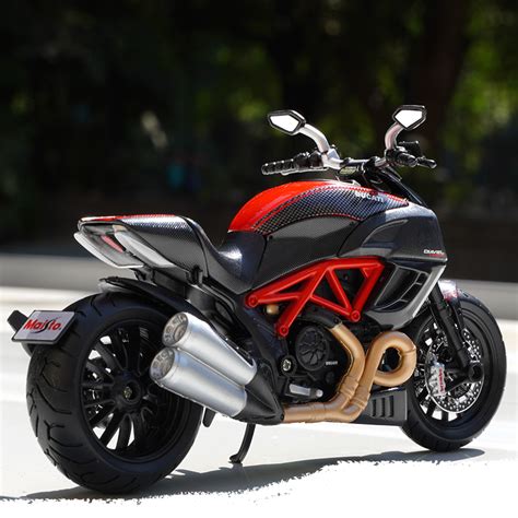 Buy Original Licensed Ducati Diavel Carbon Diecast Bike | 1:18 Scale ...
