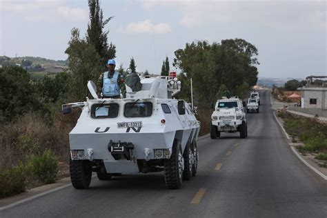 FILE PHOTO: United Nations peacekeepers (UNIFIL) and Lebanese army soldiers stand guard at a checkpoint in Naqoura, near the Lebanese-Israeli border, southern Lebanon, October 27, 2022. REUTERS/Aziz Taher/File Photo