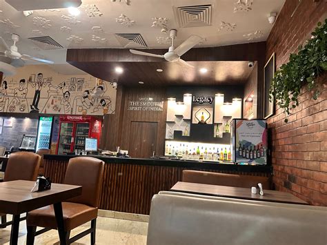 OLY PUB, Kolkata (Calcutta) - Restaurant Reviews, Phone Number & Photos ...