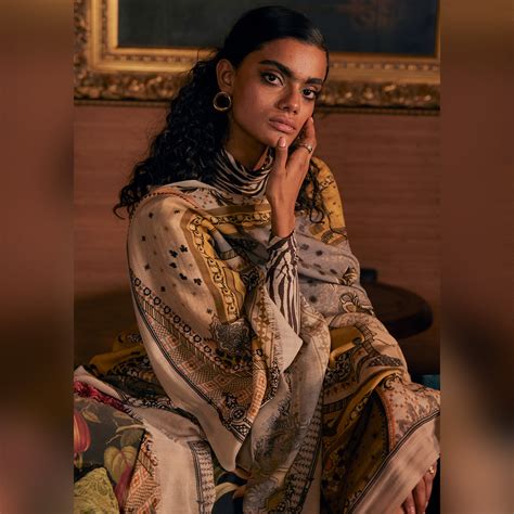 Buy Iris Pure Wool Shawl Online | Shingora