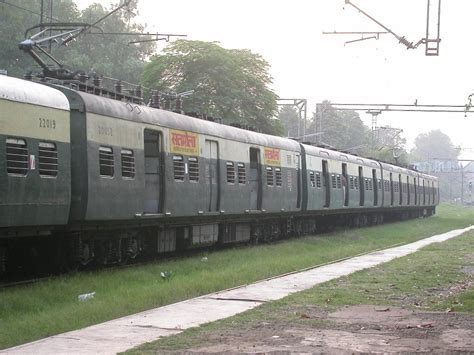 Delhi Local Train 的图像结果