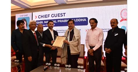 Dhirubhai Ambani Honoured Posthumously With 'Lifetime Achievment Award'