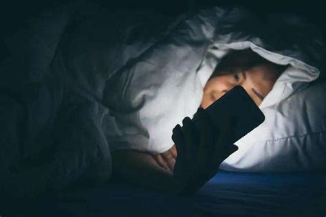 研究建议失眠者睡前远离手机 不要频繁看时间 _ 游民星空 GamerSky.com
