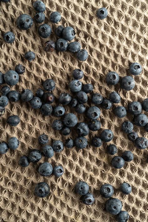 Quick and Easy Dark Chocolate Blueberries