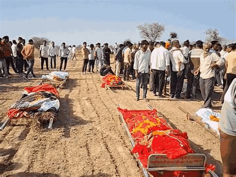 Final rites of victims in Mandsaur van crash performed: PM Modi, CM ...