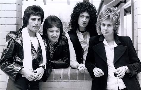 Queen – 1977 | Queen photos, Queen band, Queen pictures