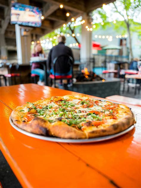 Outdoor Dining | Creekside Pizza Bistro | Pizza Place in Ashland, OR