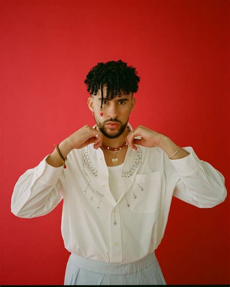 Bad Bunny | Fotos de bad bunny, Imagenes de bad bunny, Famosos