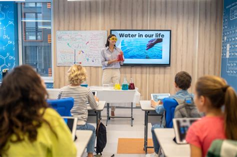 https://www.speedexam.net/media/uploads/2025/07/03/pros-and-cons-of-online-teaching-vs-offline-teaching-blog-image.jpg