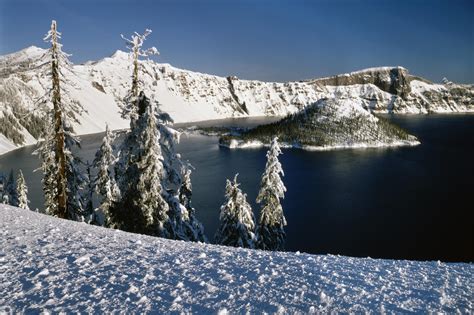 Crater Lake National Park Winter Wonderland - HD Wallpaper
