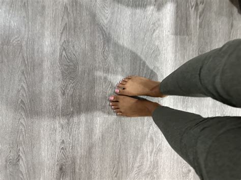 Foot fetishizers welcome - Fun With Feet