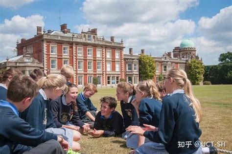 如何正确选择英国高中留学-中青留学中介机构