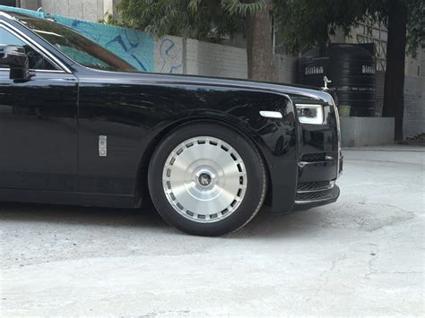 Spofec's Rolls Royce Phantom Looks Wicked Hot with King-Sized Alloy Wheels