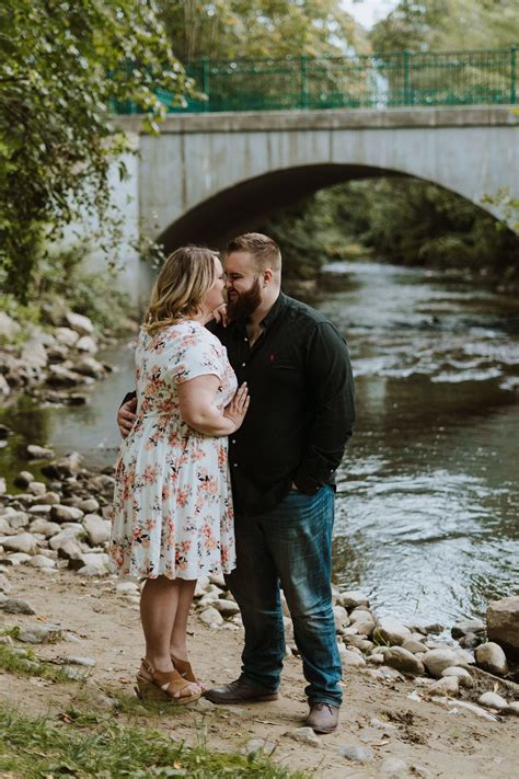 engagement photos plus size