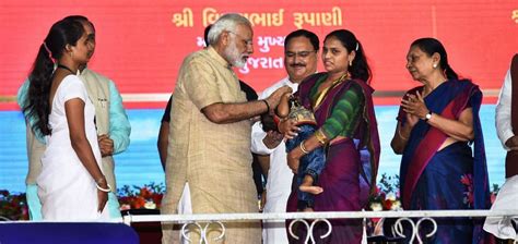 PM inaugurates Medical College, launches Mission Intensified ...