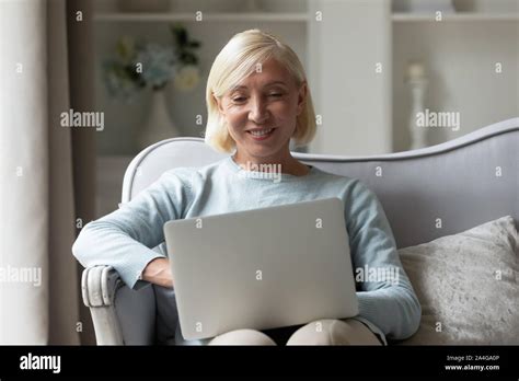 Happy Lady Using Computer 的图像结果