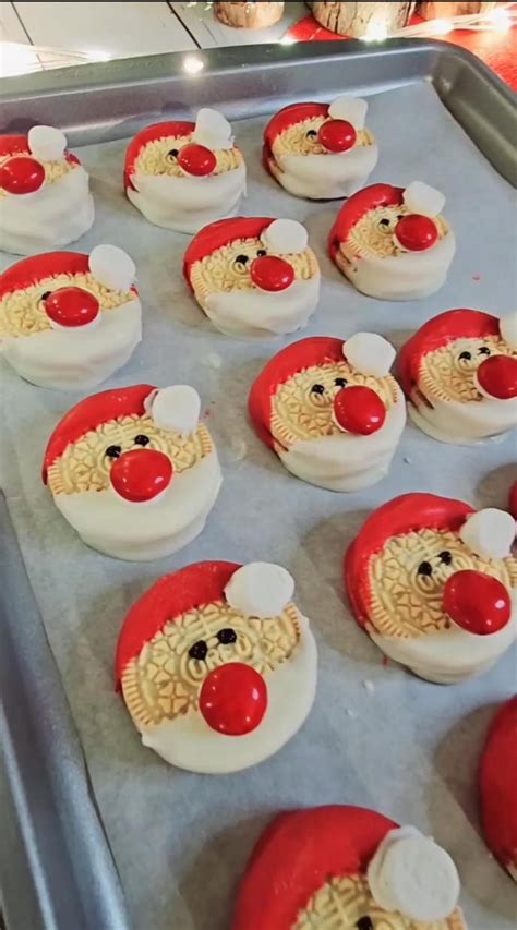 DIY Santa Oreos by @rach_the_great_cooks ️ Ingredients: Baking & Spices ...