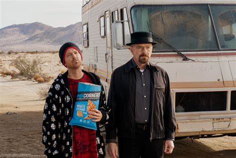 Walter White y Jesse Pinkman promocionan producto con spot al estilo ‘Breaking Bad’ - Mercado Negro
