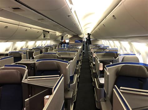 First Impressions: United Boeing 767-300 Polaris Class - Live and Let's Fly