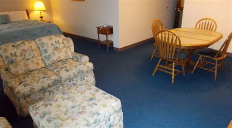 LANDMARK MOTEL (Clintonville) - 2026 Motel Reviews, Photos, Rate ...