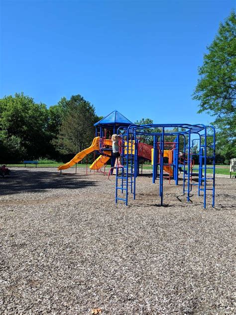 Fox Ridge Park - 5300 Dartmoor Dr, McHenry, IL 60050 - Hours ...