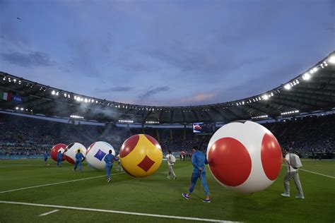高清图：2020欧洲杯开幕式 24强巨型足球高空飘扬-搜狐大视野-搜狐新闻