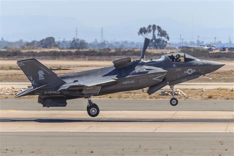 驻日美军F-35起飞时撞鸟，初步评估损失超200万美元