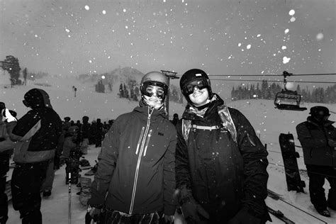 Mammoth Mountain Opens With Top-to-Bottom Skiing - Powder