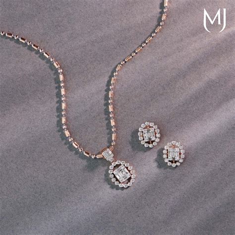 Buy Real Diamond Pendant set Online | Real Diamond Pendant set by Manubhai.