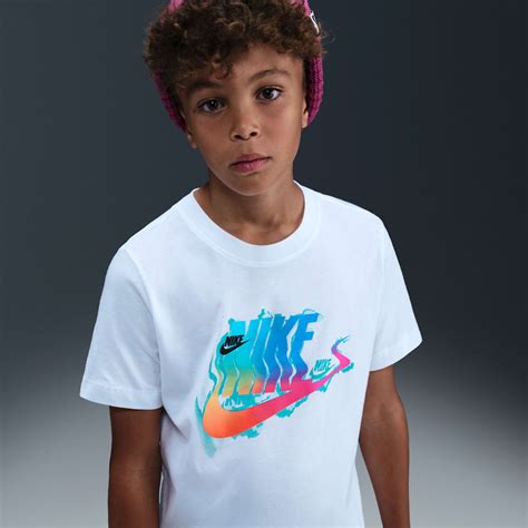 Graphic Tees. Nike IN
