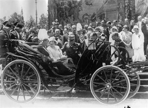 La vida de Alfonso XIII, el rey campechano, en imágenes | Fotos ...