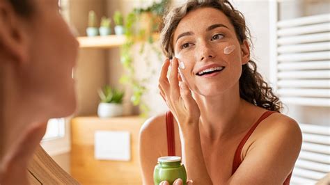 Skinimalism Trend: Simplifying Skincare Routine Without Compromising ...