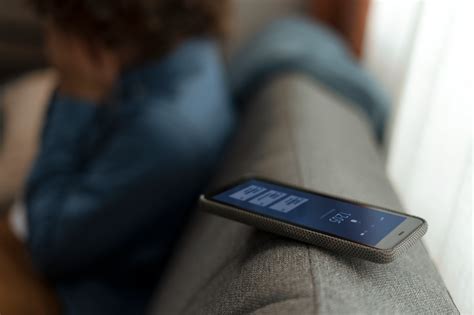 Emotional Cheating In Texting: 8 Examples And Signs